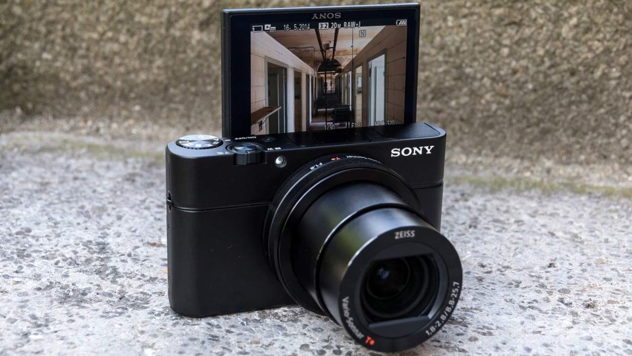 11 Kamera Mirrorless Layar Putar Terbaik untuk Vlogging Pricebook